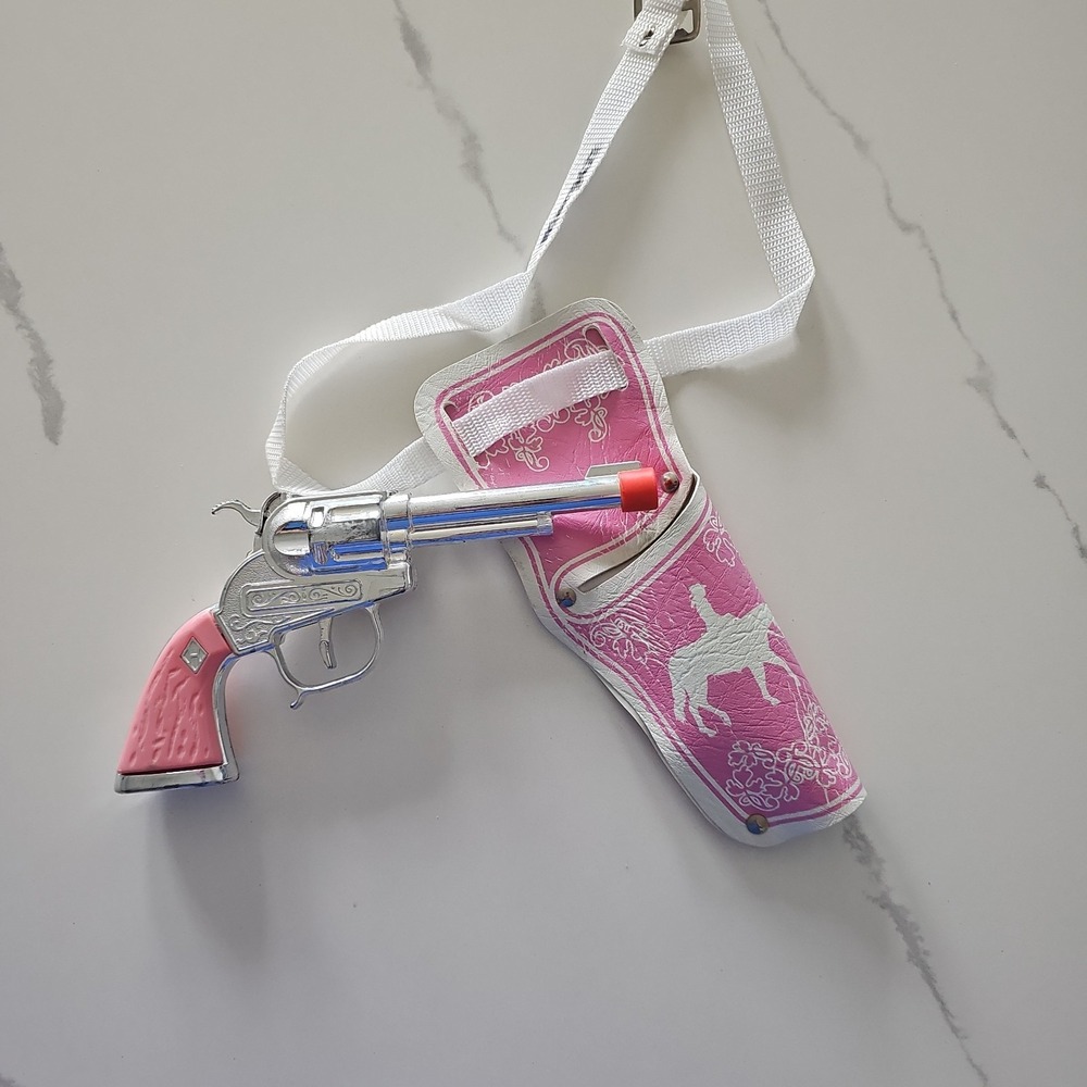 Halco Pink Western Girls Cap Pistol W/Holster And Belt Never Fired Caps See Pics